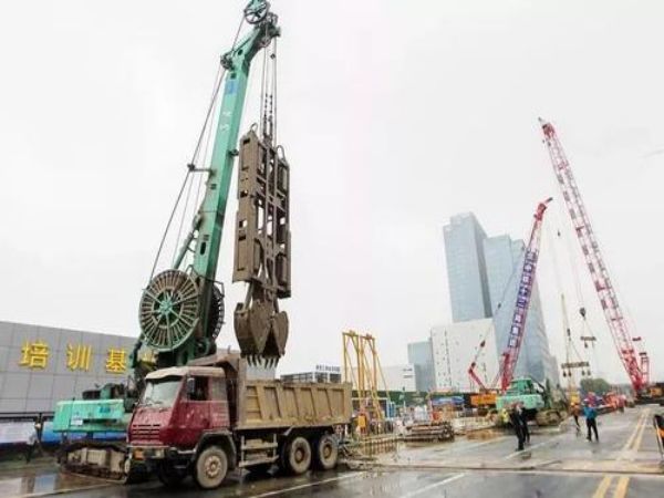 郧西县吊车出租电话_吊车出租的安全装置及知识